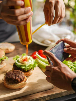 Belajar Menghasilkan Video Makanan Dengan Smartphone